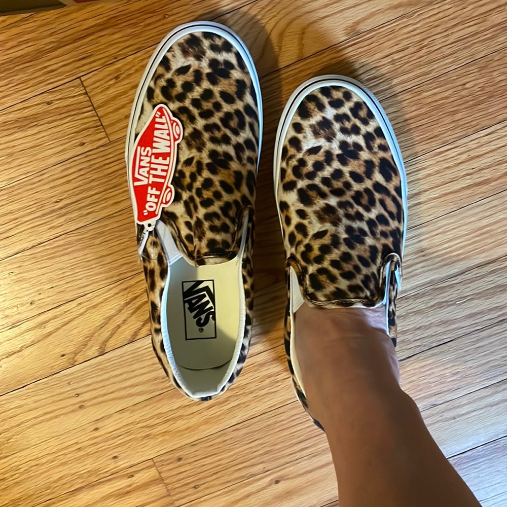 NWT - leopard Vans 7.5 men/9 women